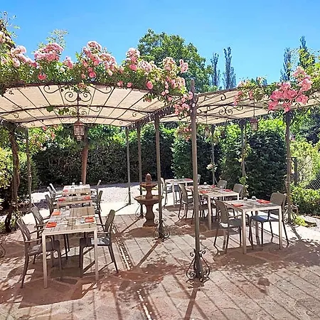 Отель Le Relais De Ceilhes-et-Rocozels