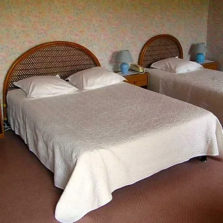 Отель Le Relais De Ceilhes-et-Rocozels